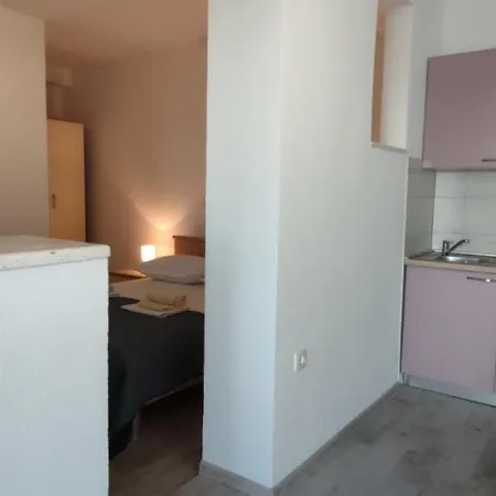 Ana Apartamento *